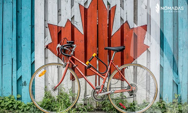 Colores y símbolos de la bandera canadiense.