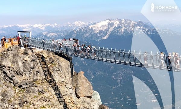 Visita el puente colgante más famoso del mundo y esquía