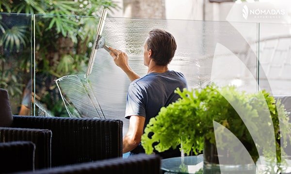 ¿Cómo puedo trabajar de cleaner en Canadá?