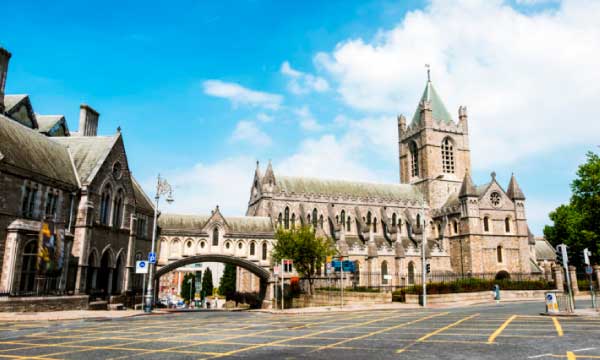 ¿Cuáles son las ciudades favoritas de los estudiantes extranjeros para estudiar y trabajar en Irlanda?