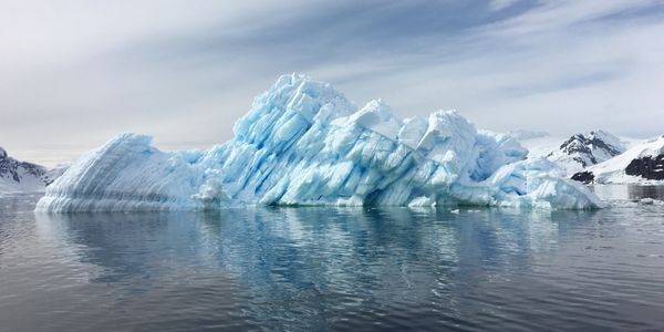 Pasea sobre el hielo en el Glaciar Franz Josef