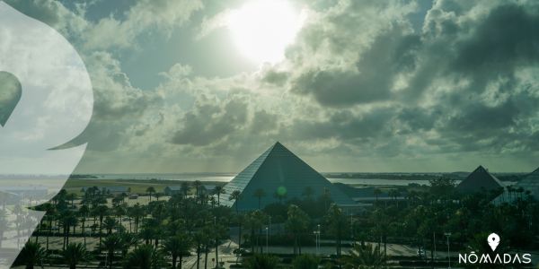 ¿Qué ver en Houston?  Moody Gardens: las modernas pirámides de Houston