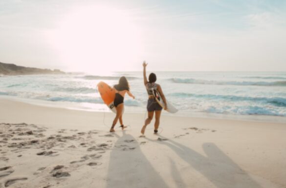 Chilenas pasean en las playas de Australia