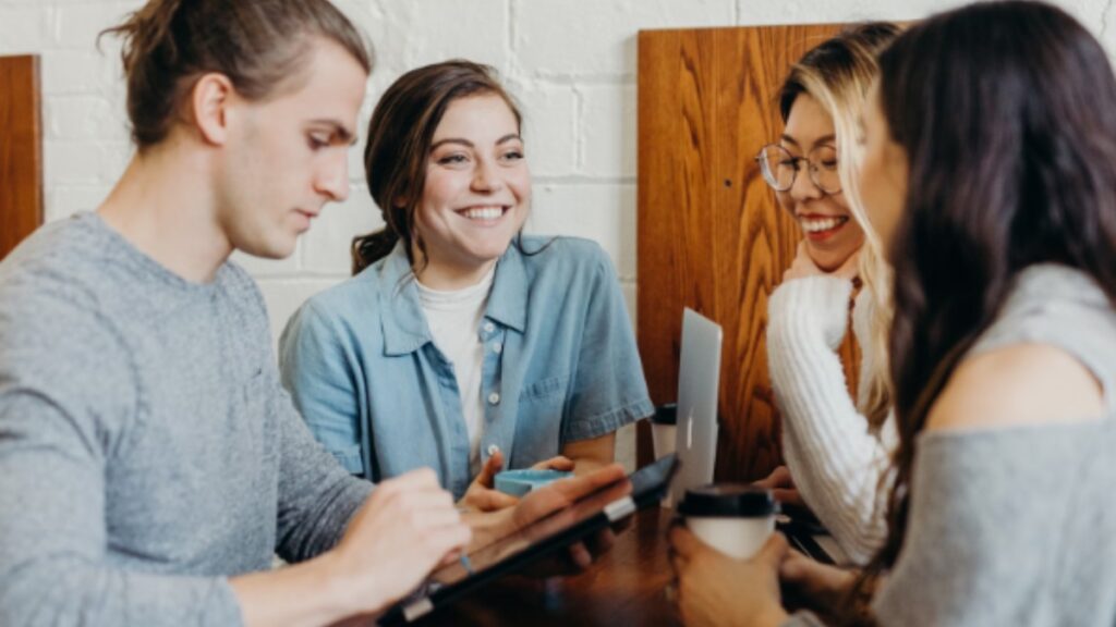 grupo de jóvenes en un curso de inglés en Australia